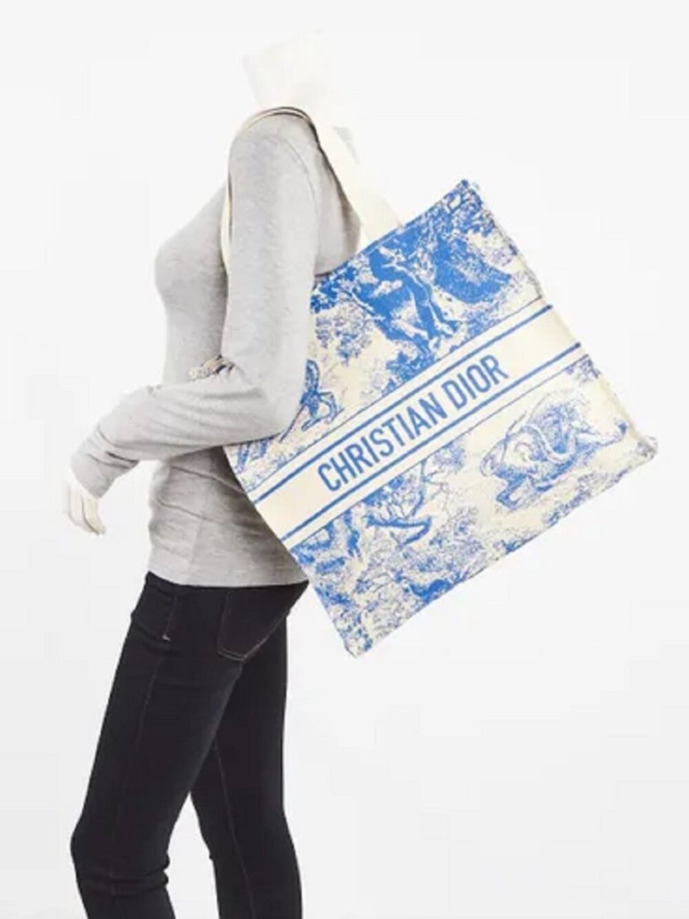 Christian Dior Blue Beige Straw Tote. The perfect beach bag! - Picture 6 of 8